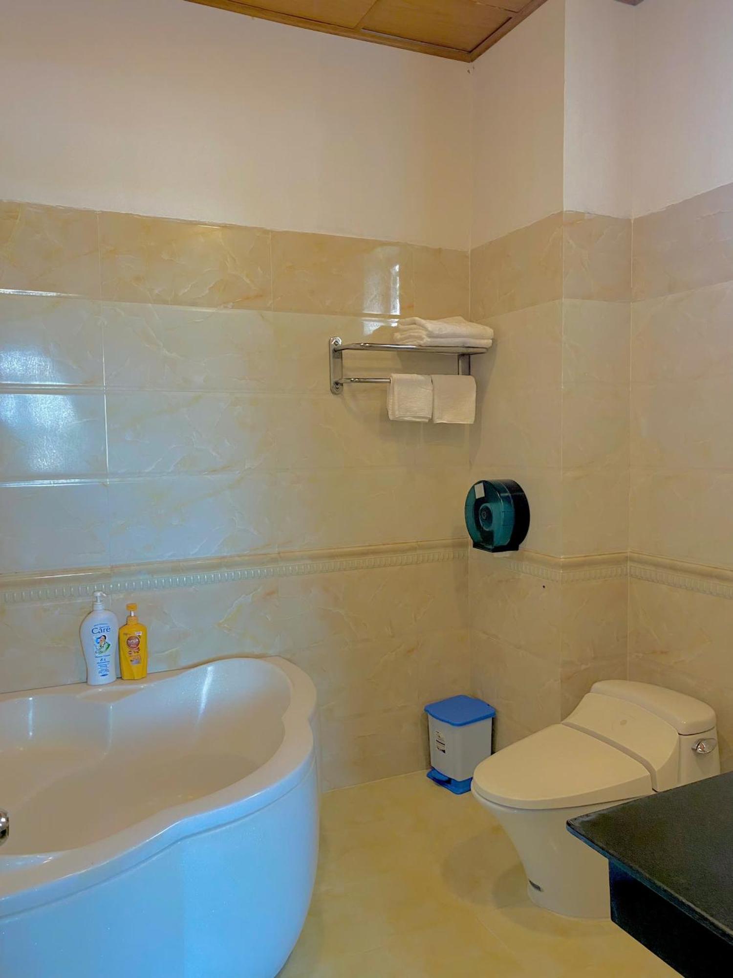 Phuc Hung 2 Hotel Ратьзя Экстерьер фото